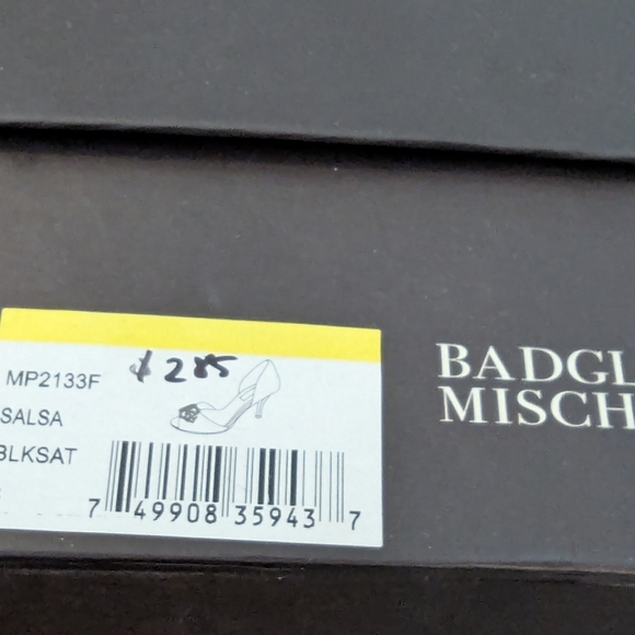 Badgley Mischka 'Salsa' Pump rhinestone tops Black NIB Size 6 - Picture 8 of 16